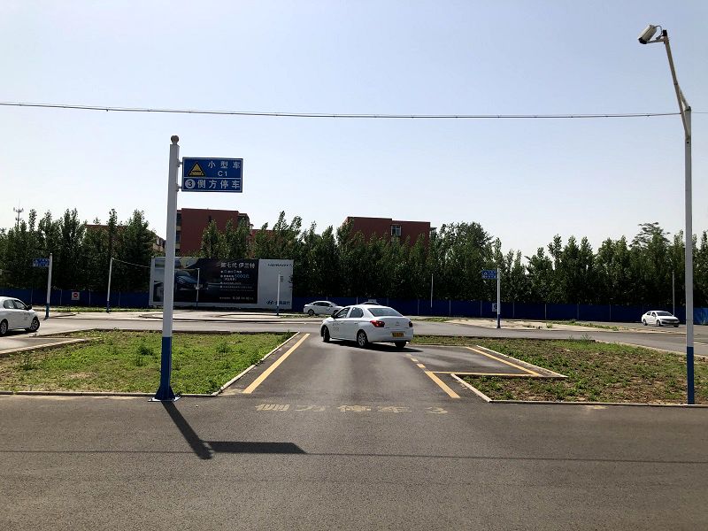 小型车C1侧方停车